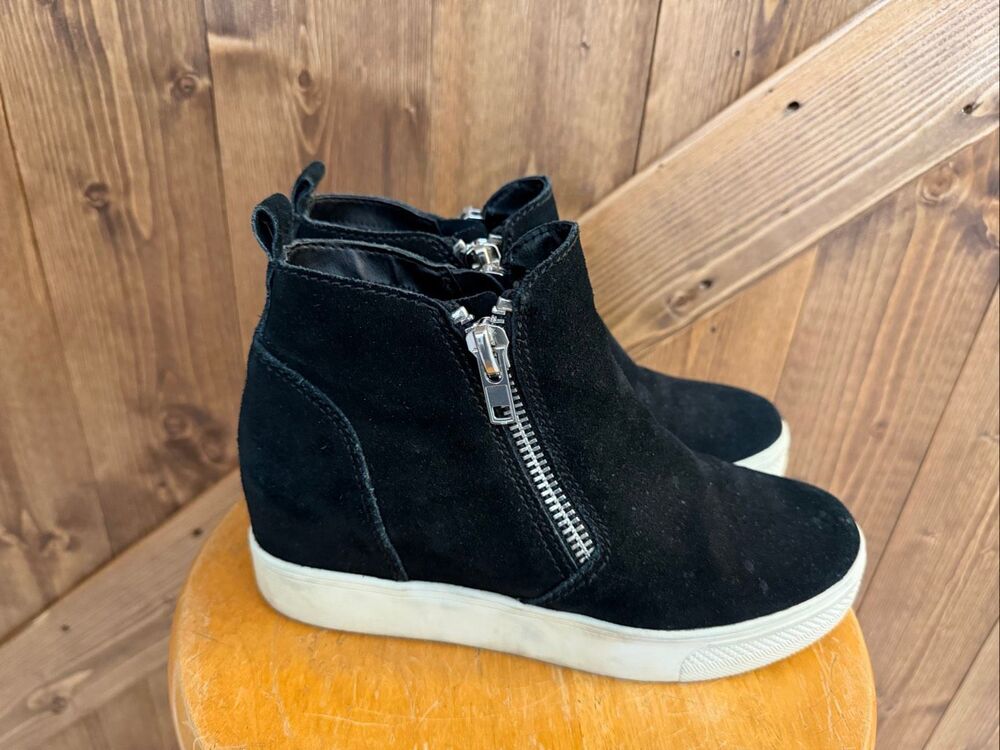 Steve Madden Women’s Size 8 Black Suede Wedge Sneaker Booties Side Zip